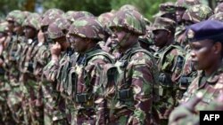 Des soldats des Forces de défense participent à une cérémonie de présentation par le président kenyan William Ruto avant de se déployer en RDC dans le cadre de la Force régionale de la Communauté de l'Afrique de l'Est, à Nairobi le 2 novembre 2022. 