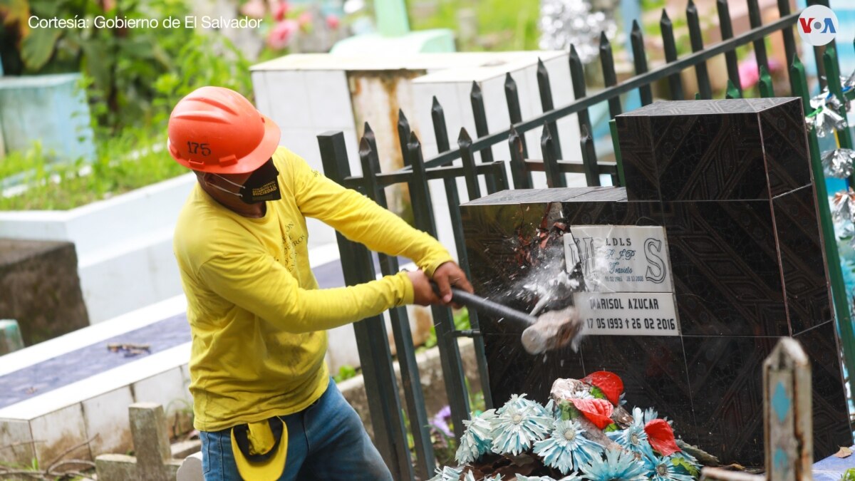 El Salvador Destruyen lápidas de pandillas previo a Día de los Fieles