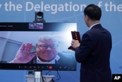 台湾外交部长吴钊燮在台北与对华政策跨国议会联盟(IPAC)共同主席包瑞翰进行视频对话。（2022年11月3日）