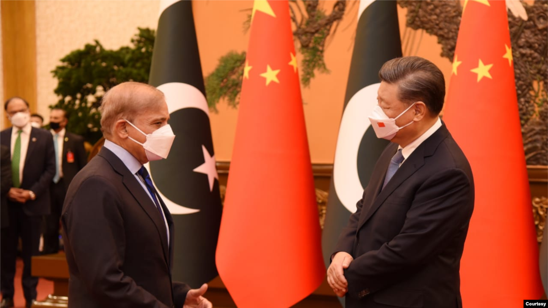 وزیراعظم شہباز شریف چین کے دورے میں صدر شی سے ملاقات کر رہے ہیں۔ 2نومبر 2022