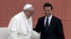 Pope Francis (L) and Mexico's President Enrique Pena Nieto participate in a ceremony at the National Palace in Mexico City, Feb. 13, 2016. 