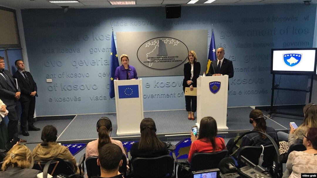 Premijer Kosova Ramuš Haradinaj i šefica kancelarije Evropske unije na Kosovu Natalija Apostolova na konferenciji za novinare u Prištini, 29. maj 2019.