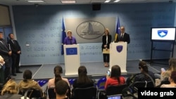 Premijer Kosova Ramuš Haradinaj i šefica kancelarije Evropske unije na Kosovu Natalija Apostolova na konferenciji za novinare u Prištini, 29. maj 2019.