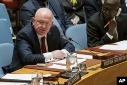 El embajador de Rusia en las Naciones Unidas, Vassily Nebenzia, habla durante una reunión de alto nivel del Consejo de Seguridad sobre Corea del Norte, el viernes 15 de diciembre de 2017, en la sede de las Naciones Unidas. (Foto AP / Mary Altaffer).