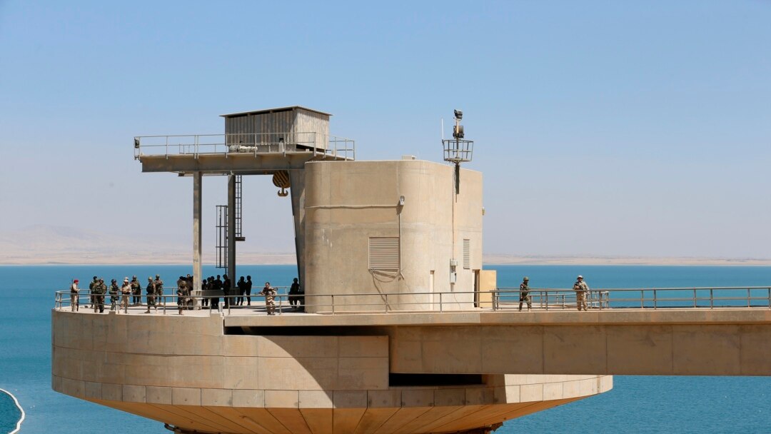 Yalangoch sanat bilan uchrashdi