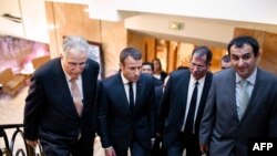 Fransız İslam Konseyi'nin Türk kökenli Başkanı Ahmet Oğraş (sağ en başta)