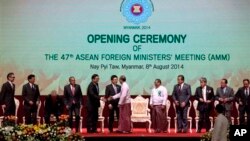 အာဆီယံ နိုင်ငံခြားရေးဝန်ကြီးများအစည်းအဝေးဖွင့်ပွဲ မြန်မာသမ္မတ ဦးသိန်းစိန် တက်ရောက်။ (သြဂုတ် ၈၊ ၂၀၁၄)