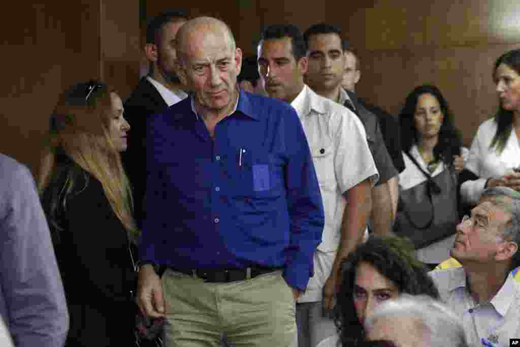 Former Israeli prime minister Ehud Olmert at the Tel Aviv District Court in Israel, May 13, 2014.&nbsp;