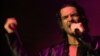 Arjona se "moja" con inmigrantes en Arizona