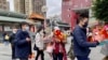 香港首录破千宗确诊 禁跨家庭聚会关庙宇前夕 市民对严厉防疫感不满