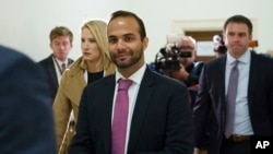 George Papadopoulos, exasesor de campaña de Donald Trump, llega a su primera audiencia en el Capitolio ante investigadores del Congreso. Foto de archivo. Oct. 25 de 2018.