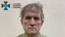 Hai người Anh bị bắt xuất hiện trên kênh truyền hình nhà nước Nga, yêu cầu trao đổi người - Bản tin VOA