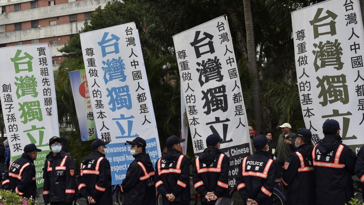 面对中国步步进逼，有法律学者主张以警告“如果你打我，我就宣布独立”来遏阻北京动武