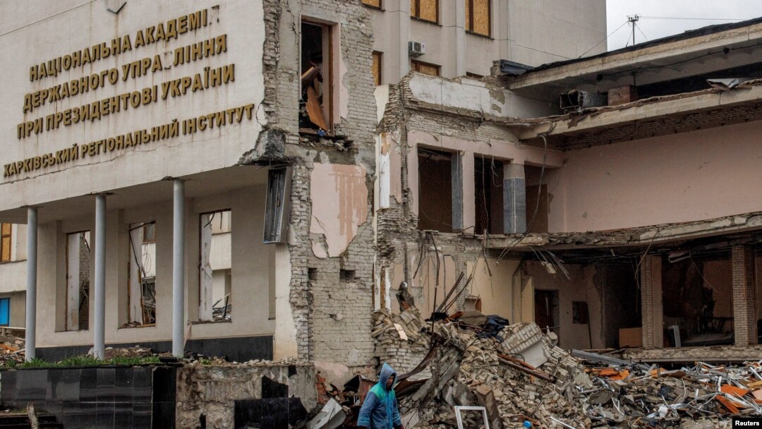 Một tòa nhà bị tàn phá ở Kharkiv.