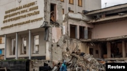 Một tòa nhà bị tàn phá ở Kharkiv.