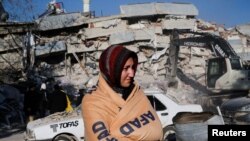 Deprem nedeniyle Türkiye ve Suriye'de onbinlerce kişi hayatını kaybetti, milyarlarca dolarlık kayıp ortaya çıktı.