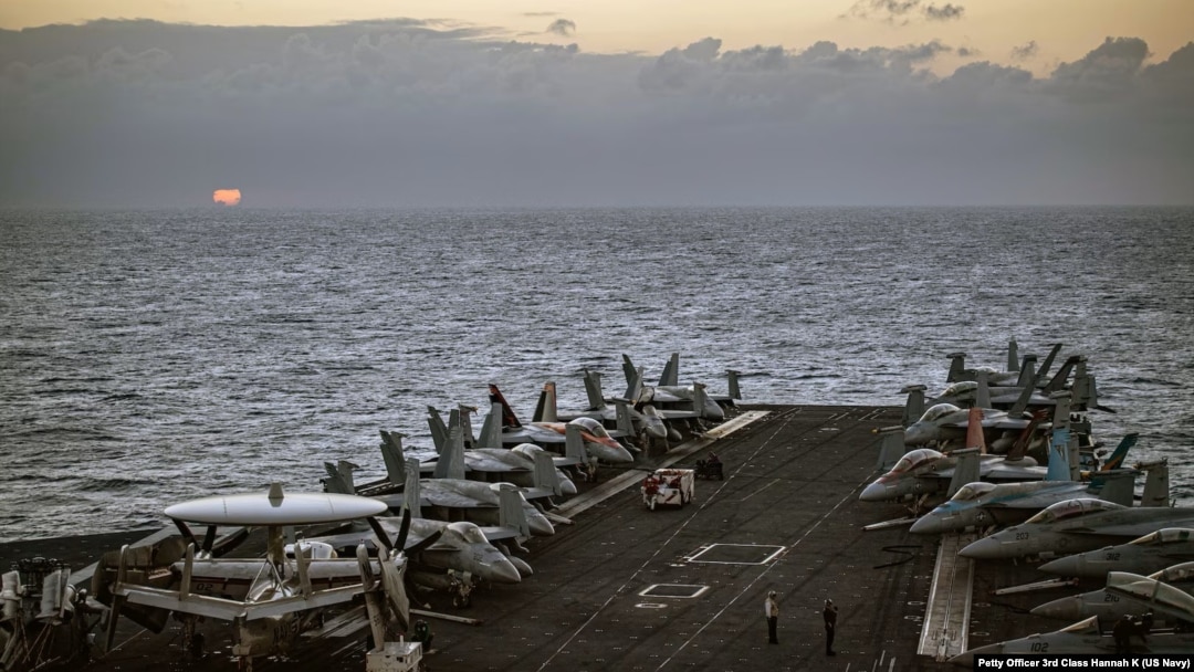 美國印太司令部2023年1月公佈的照片顯示尼米茲號航空母艦經過南中國海。