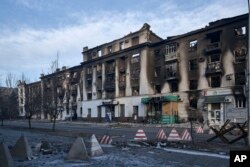 Zgrada u centru grada uništena u ruskom granatiranju, u Bahmutu, region Donjecka, Ukrajina, 10. februara 2023.
