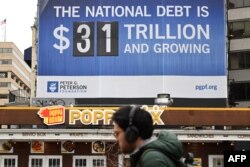 Papan iklan bertuliskan jumlah utang nasional AS di Washington DC, 19 Januari 2023. (Foto: Mandel Ngan/AFP)