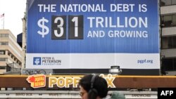 在美國首都華盛頓的一個廣告牌顯示，美國已接近達到31.4萬億美元國債上限。（2023年1月19日）
