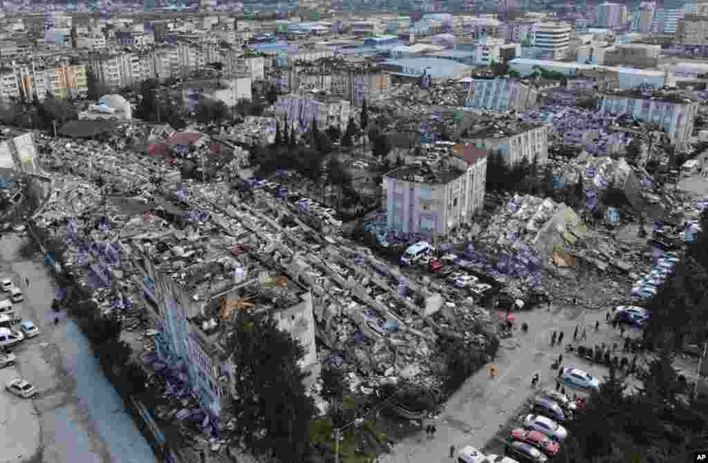 Turkiya va Suriyada zilzila oqibatlarini bartaraf etish ishlari davom etmoqda. Halok bo'lganlar soni 11 mingdan oshdi.