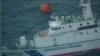 日本海警船2023年1月25日到达一艘中国货船出事地点时找到了漂浮在海上的救生艇。（日本海警队提供）