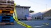 La cinta policial marca la escena de un tiroteo en Cabrillo Highway, el 24 de enero de 2023, después de que un hombre armado matara a varias personas en dos negocios agrícolas en Half Moon Bay, California.