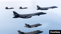 2023年2月1日，美國派出包括能攜帶核武器的B-1B型戰略轟炸機參與美韓軍演。（南韓國防部照片）