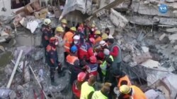 Depremden 110 Saat Sonra Enkaz Altından Çıkartıldı
