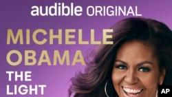 Esta imagen publicada por Audible muestra un anuncio del podcast "Michelle Obama: The Light Podcast", que se estrena el 7 de marzo. 