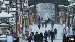 Suasana musim dingin di sekitar Kuil Zenkoji, Nagano, Jepang, 25 Januari 2023. (Kazuhiro NOGI / AFP)