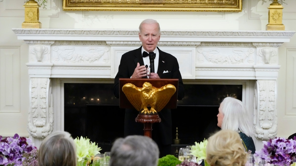 拜登在白宫设宴招待全国州长协会成员强调跨党派合作