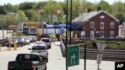 Cửa khẩu Calais ở bang Maine của Hoa Kỳ thông với tỉnh New Brunswich của Canada.