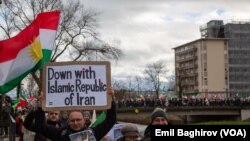 Nümayişçilər İrandakı etiraz aksiyalarına dəstəklərini ifadə etmək üçün Avropa Parlamenti qarşısına yürüş edir