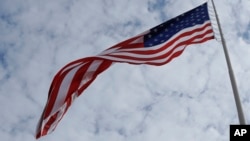 Američka zastava vije se u Blumingtonu u Indijani. 