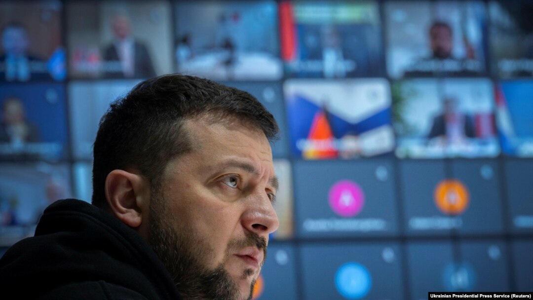 Ukrajinski predsjednik Volodymyr Zelenskiy prisustvuje online sastanku s ministrima sporta 35 zemalja kako bi razgovarali o zabrani učešća ruskih i bjeloruskih sportista na Olimpijskim igrama 2024. usred ruskog napada na Ukrajinu u Kijevu, Ukrajina, 10. februara 2023. godine.
