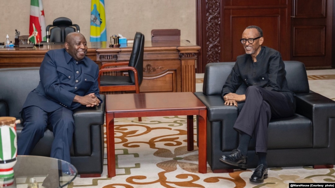 Inyuma y'inama Prezida Evariste Ndayishimiye yakiriye mugenzi w'u Rwanda Paul Kagame mu biganiro