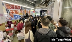香港民主党位于旺角隐世市集的年宵摊档。 (美国之音 汤惠芸)