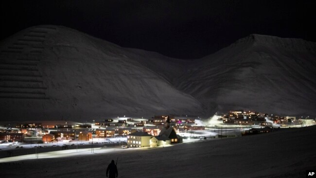 Svalbard Kirke member Lars-Olav Tunheim descends from Plataberget mountain during a hike in Longyearbyen, Norway, Jan. 11, 2023.