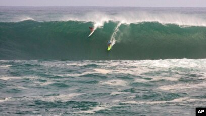 Big Waves to Deliver Storied Hawaii Surf Contest The Eddie