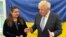 Экс-премьер-министр Великобритании Борис Джонсон с послом Украины Оксаной Маркаровой. Вашингтон, 31 января 2023