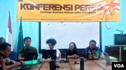 Jawa Timur dan LBH Surabaya menyampaikan catatan tahunan terkait kasus tambang selama 2022 (foto Petrus Riski-VOA)