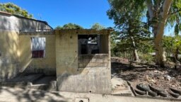Una casa abandonada en el reparto La Campanera, un barrio de El Salvador que por años cargó con el estigma de ser uno de los más peligrosos del país centroamericano. [Fotografía Karla Arévalo / VOA]