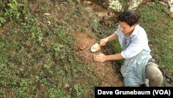 Teckwyn Lim, a geographer and honorary associate professor at the University of Nottingham Malaysia, creates a model to illustrate what likely lead to the deadly Dec. 16 landslide.