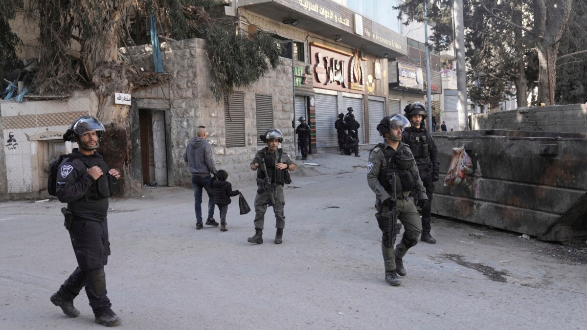 巴勒斯坦人说以色列部队在约旦河西岸突袭中杀死9人