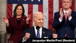 资料照片：美国总统拜登(Joe Biden)在美国国会山向国会两院联席会议发表年度国情咨文演说。（2023年2月7日）