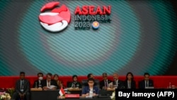 Menteri Luar Negeri Retno Marsudi menyampaikan pidato pembukaan pada pertemuan Dewan Koordinasi ASEAN ke-32, di Jakarta, pada 3 Februari 2023. (Foto: AFP/Bay Ismoyo)