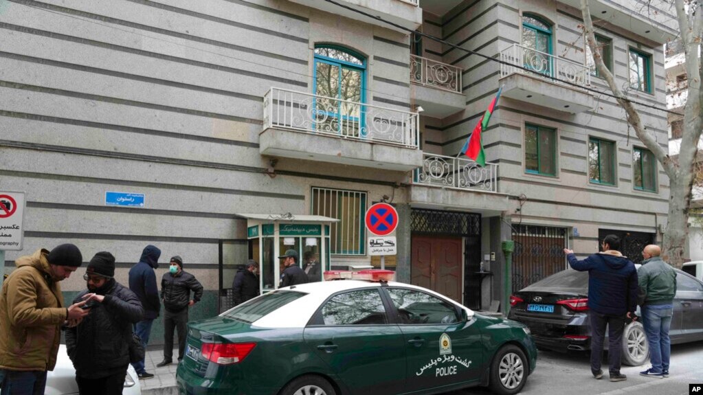 Sulm me armë ambasadës së Azerbajxhanit në Iran; vritet shefi i sigurisë