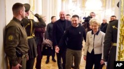 Duke hyrë në takimin BE-Ukrainë (Kiev, 3 shkurt 2023)