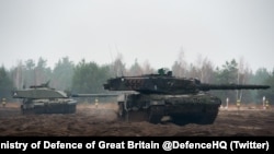 Танки "Челленджер 2" та "Леопард 2" під час тренувань у Польщі. Фото: Міністерство оборони Великої Британії  
